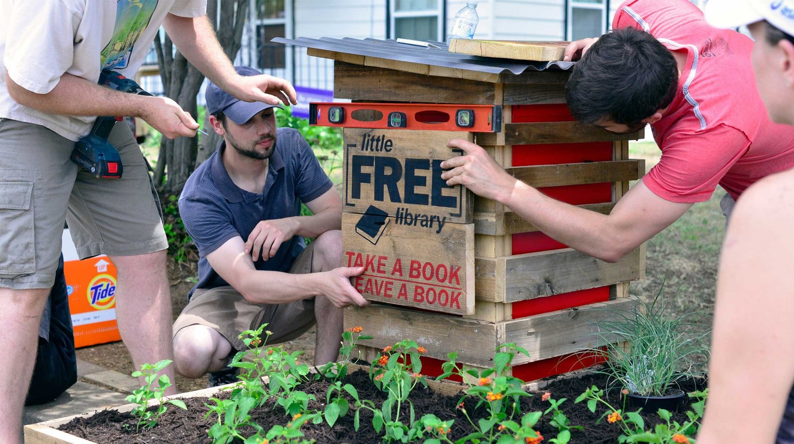 StudioOutside_LittleFreeLibrary_01.jpg