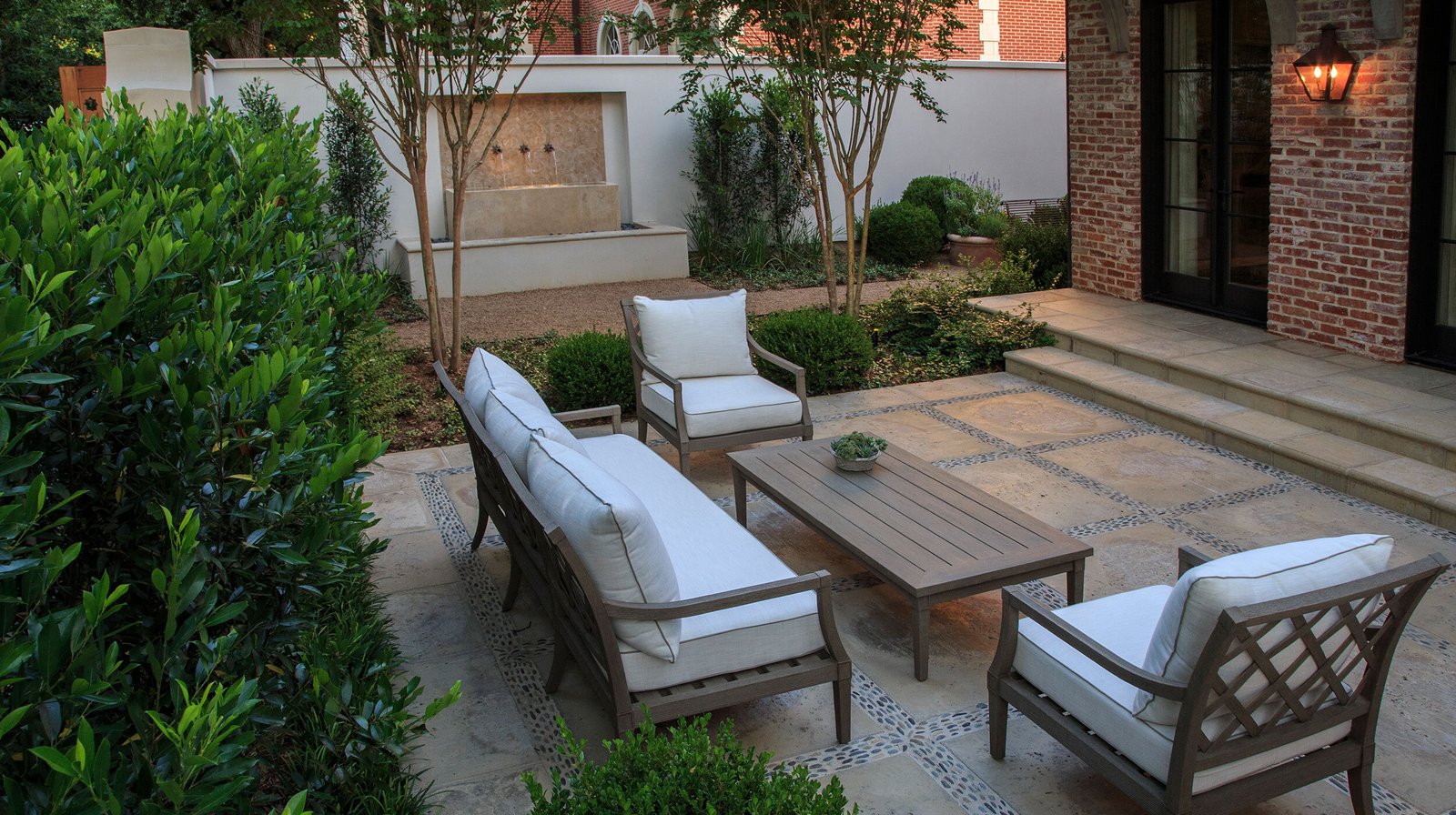 StudioOutside_GillonPlace_08.jpg