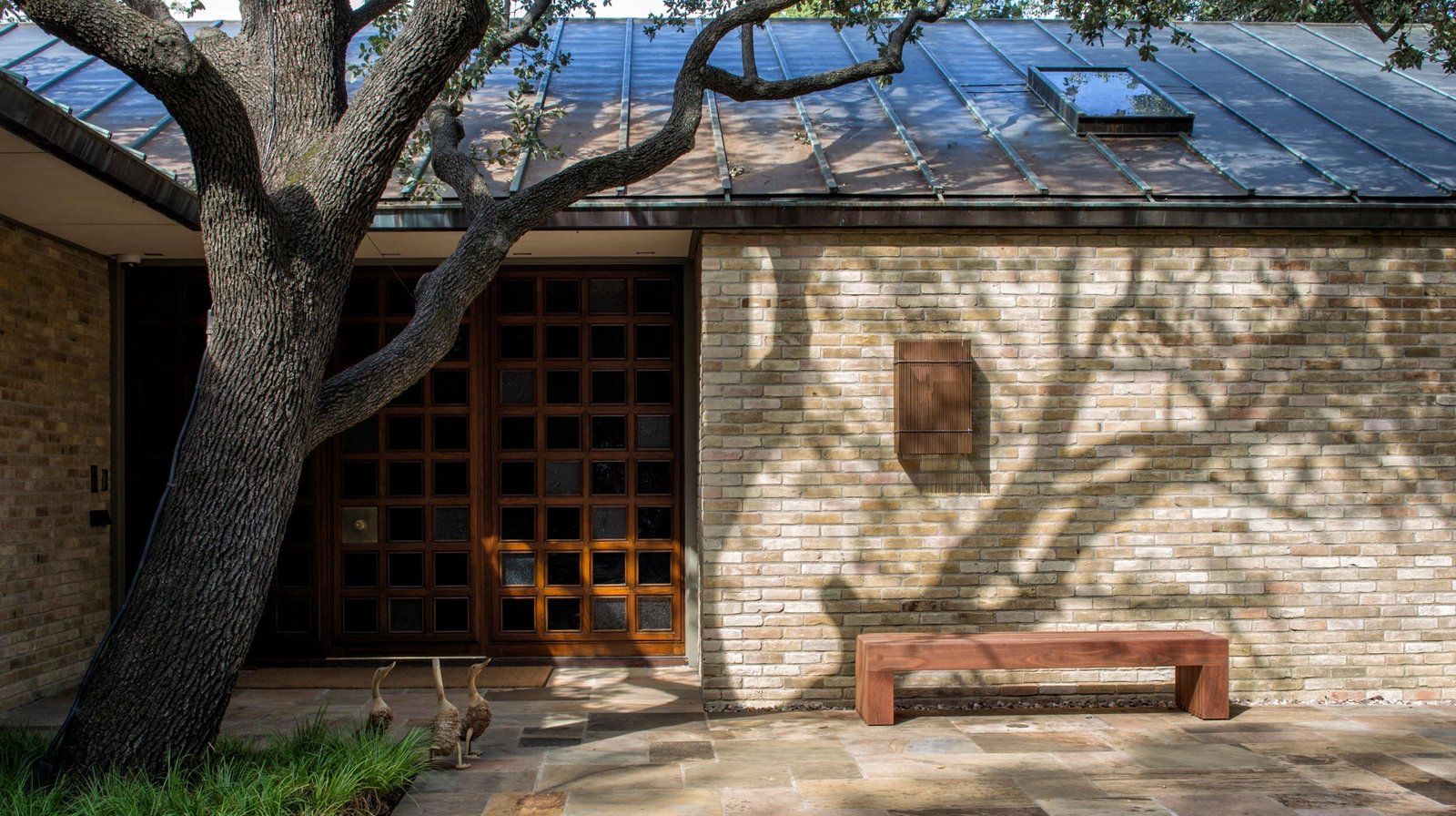 StudioOutside_MidcenturyCreekside_05.jpg