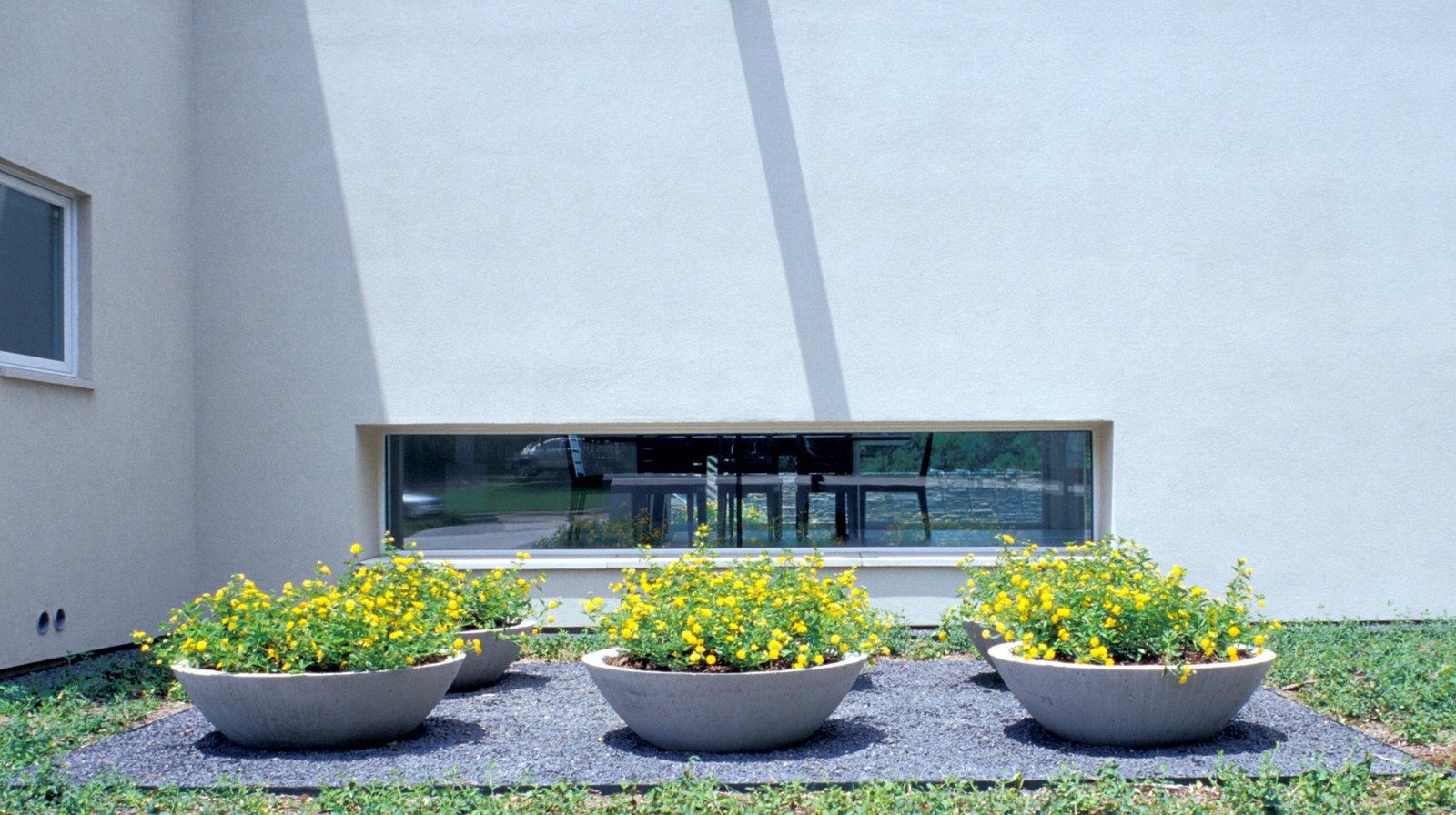 StudioOutside_SunlitHouse_06.jpg