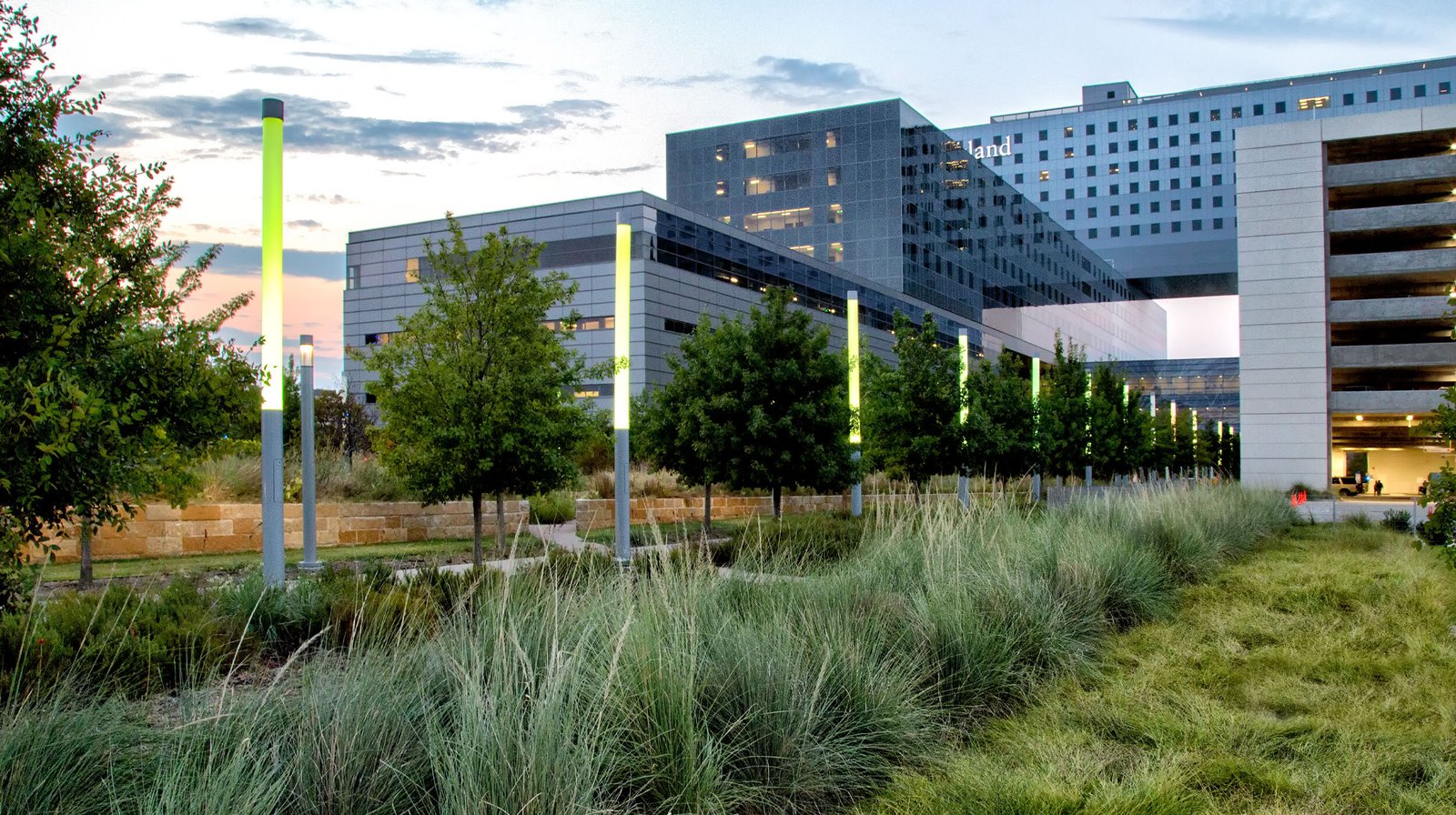 StudioOutside_Parkland Hospital_07.jpg