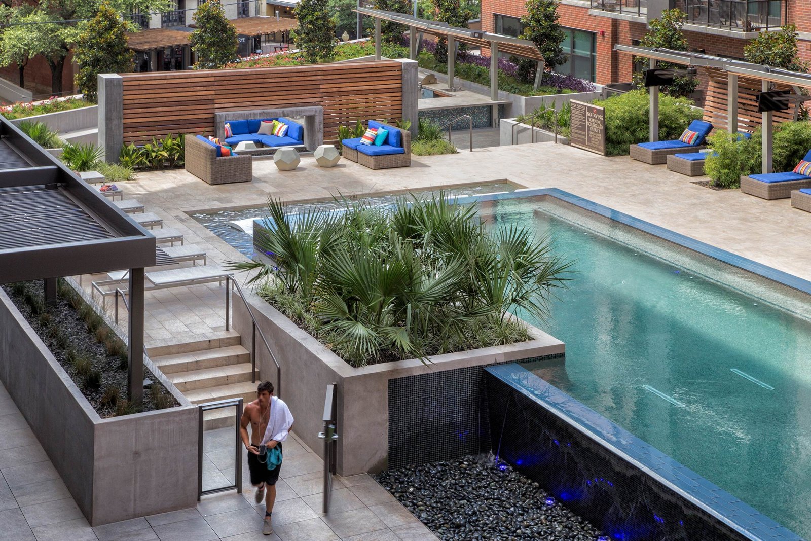 StudioOutside_McKinneyAvenueResidences_04.jpg