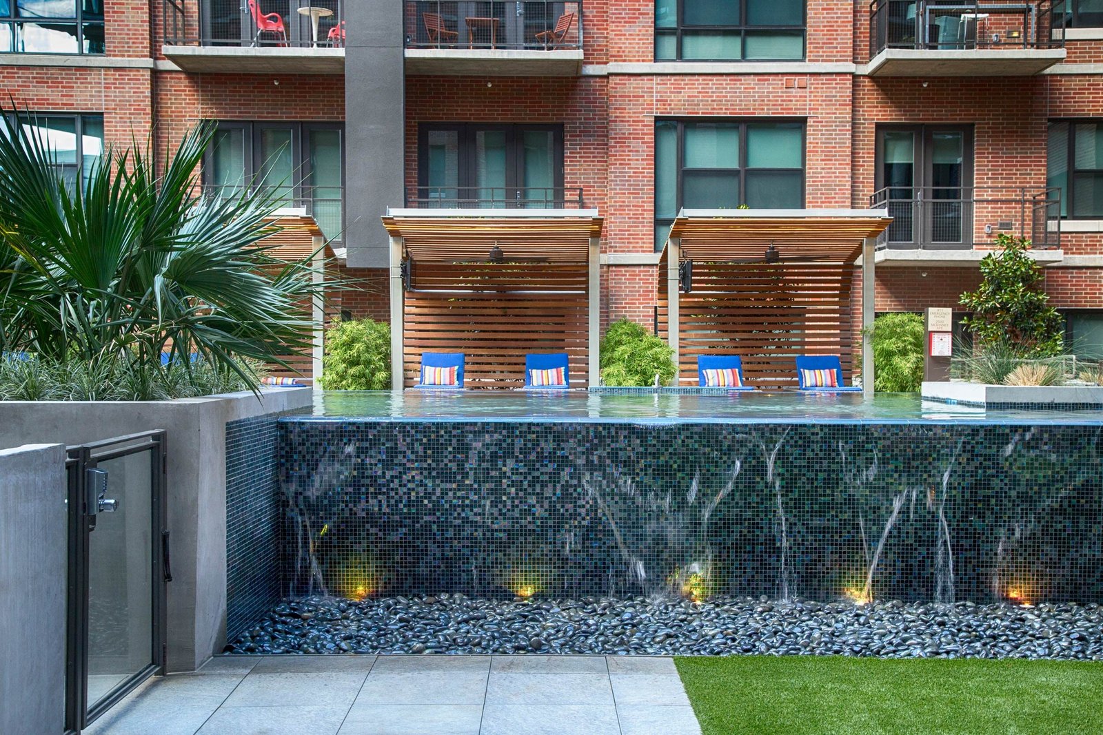 StudioOutside_McKinneyAvenueResidences_05.jpg