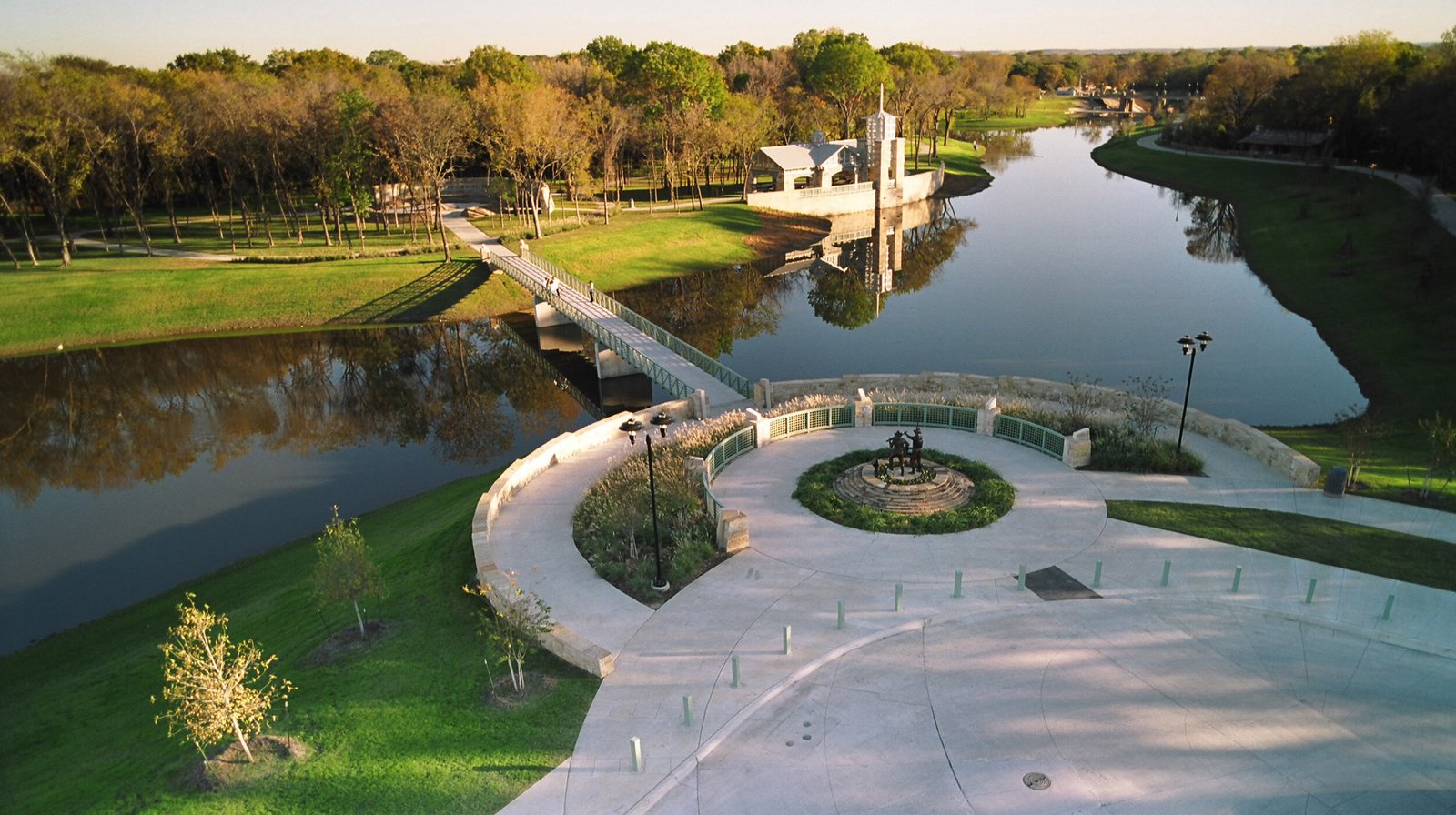 StudioOutside_CentennialPark_02.jpg