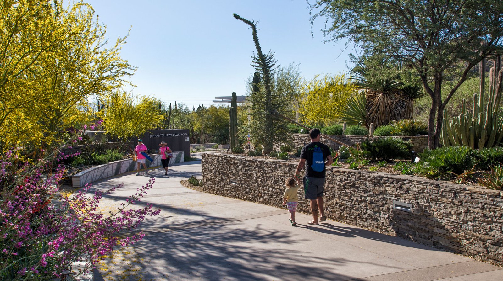 StudioOutside_Desert_Portal_04.jpg