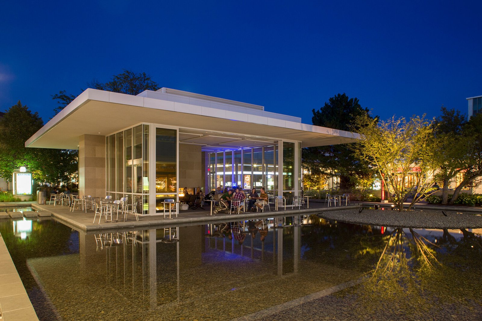 StudioOutside_OakbrookCenter_12.jpg
