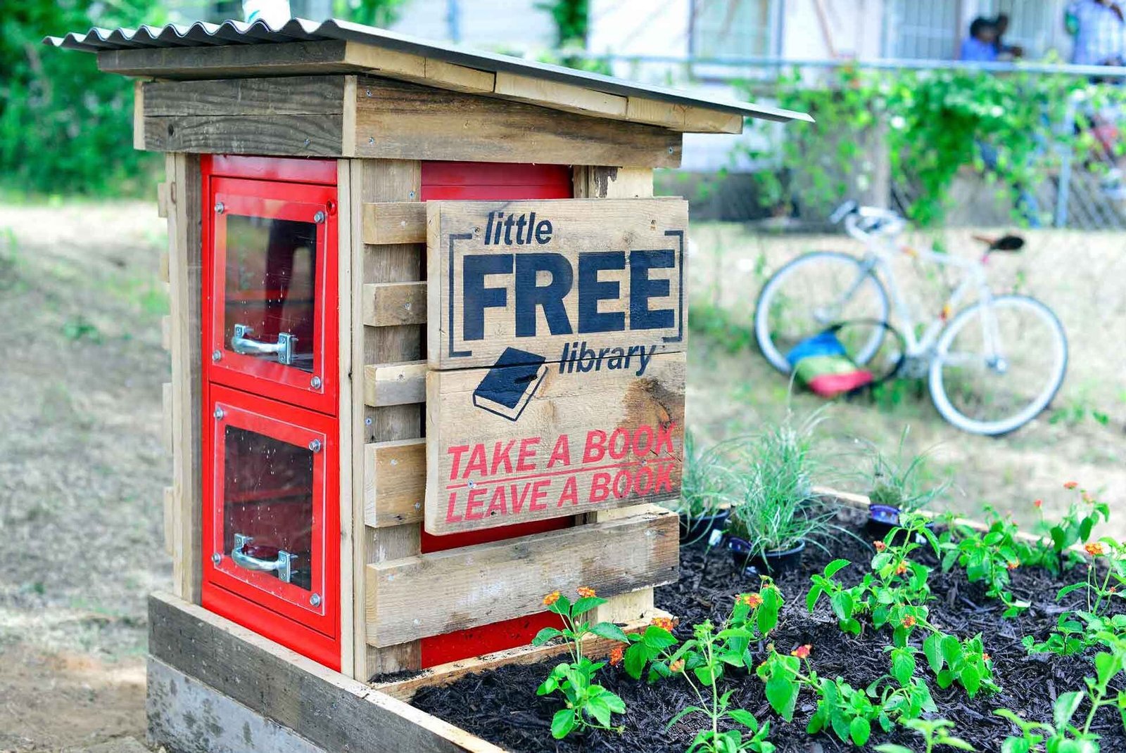 StudioOutside_LittleFreeLibrary_09.jpg