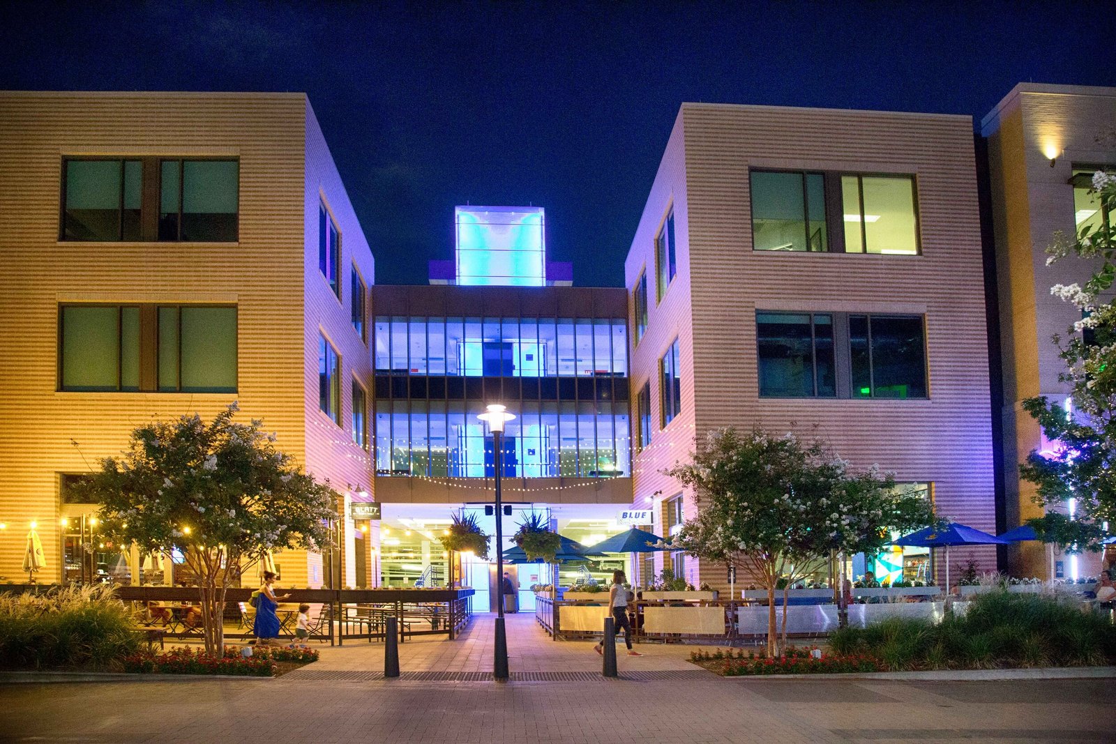 StudioOutside_PrestonHollowVillage_005.jpg